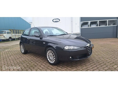 Alfa Romeo 147 2.0 T.Spark Distinctive