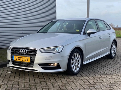 Audi A3 Sportback 1.6 TDI ultra Edition Xenon Navi Pdc Nwst