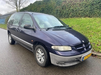 Chrysler Voyager 3.3i V6 LE rolstoelauto / laadklep 155.000