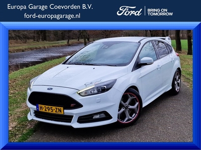 Ford Focus 2.0 ST 250PK CRUISE CLIMA CARPLAY NAVI