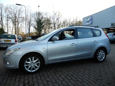 Hyundai i30 CW 1.6i Dynamic (bj 2008)