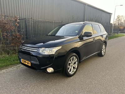 Mitsubishi Outlander 2.0 PHEV Instyle / AUTOMAAT / LEER /