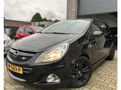 Opel Corsa 1.6-16V T OPC / 192 PK! / RECARO / Navi