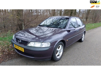 Opel Vectra 1.6i-16V Editon Cool