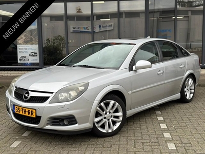 Opel Vectra GTS 2.2-16V Executive (bj 2006, automaat)