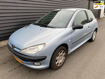 Peugeot 206 1.4 XT AUTOMAAT APK t/m 12-11-2024!