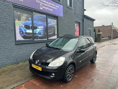 Renault Clio Estate 1.2-16V riem vervangen mooie auto