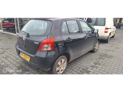 Toyota Yaris 1.0 VVTi Idols