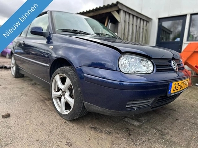 Volkswagen GOLF Cabriolet 1.8 Highline (bj 2001)