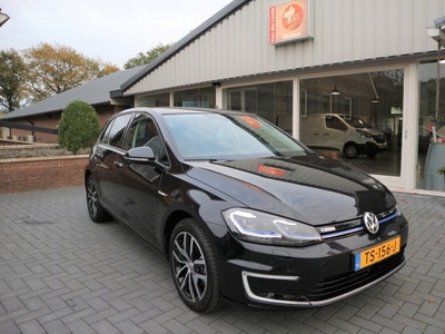 Volkswagen Golf e- Adaptive Cruise, Camera, PDC v a, Navi,NAP