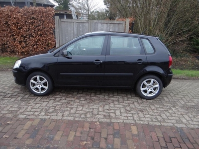 Volkswagen Polo 1.2 Easyline airco, lm velgen, elek ramen