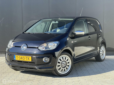 Volkswagen Up! 1.0 BLACK! | NAVI | STOELVERWARMING | VELGEN|