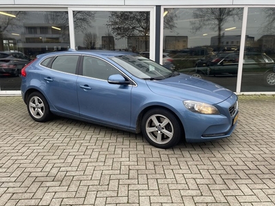 Volvo V40 2.0 D4 Momentum Business 50% deal 3.975,- ACTIE