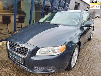 Volvo V70 2.5FT Momentum 200PK H.LEER / XENON / TREKHAAK