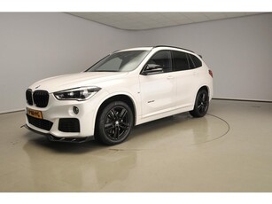 BMW X1 xDrive20i Automaat / M-Sportpakket / Panoramadak /