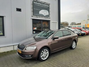 Škoda Octavia 1.4 TSI Greentech Elegance Businessline xenon