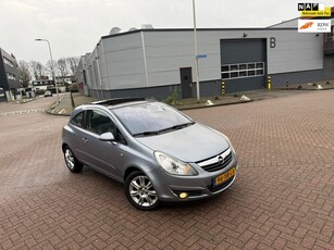 Opel Corsa 1.4-16V Cosmo AUTOMAAT Panorama AIRCO