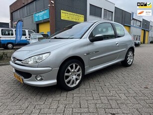 Peugeot 206 1.4 Quiksilver , ZEER NETTE COMPLETE AUTO / APK