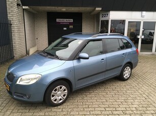 Skoda Fabia Combi 1.6-16V Tour / AIRCO / METALLIC /