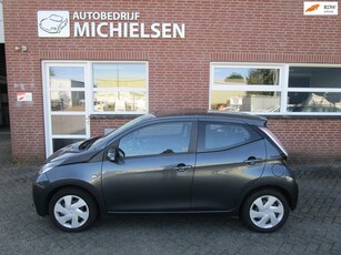 Toyota Aygo 1.0 VVT-i x-play. Camera / airco