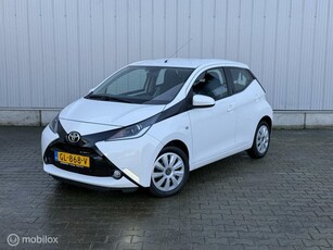 Toyota Aygo 1.0 VVT-i x-play Incl. BTW! Camera Airco