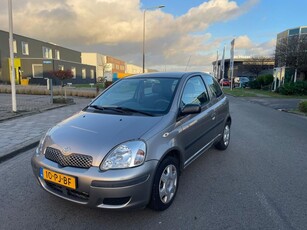 Toyota Yaris 1.0 VVT-i Idols MMT ( AUTOMAAT)