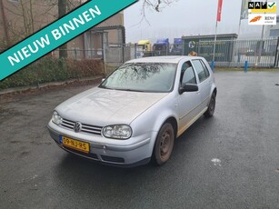 Volkswagen Golf 1.6-16V Ocean