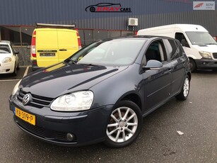 Volkswagen Golf 1.6 Trendline / MOTOR LOOPT ONREGELMATIG /