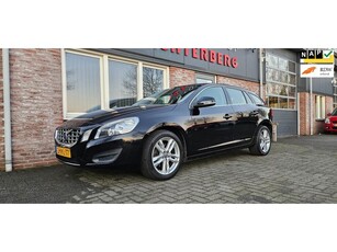 Volvo V60 1.6 T3 Momentum Trekhaak! 150PK! Navigatie! Nette