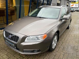 Volvo V70 2.5FT Summum Automaat 230PK LEER / PDC / TREKHAAK