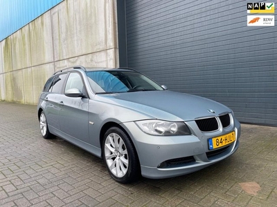 BMW 3-serie Touring 318i HIGH EXE AUT PANO PDC NAVI