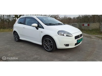 Fiat Grande Punto 1.4-16V Racing nette auto apk 2025 6 BAK