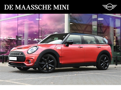 MINI MINI Clubman Cooper S Multitone Automaat / Panoramadak / Trekhaak / LED / Park Assistant / Harman-Kardon / Comfortstoelen / Comfort Access