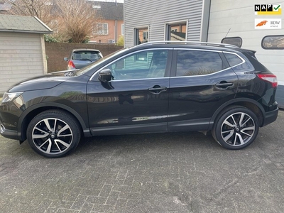 Nissan Qashqai 1.6 dig-tTekna panoramadak 360 camera navi