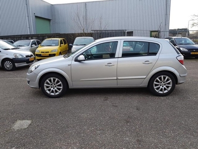 Opel Astra 1.8 Enjoy , 5 deurs trekhaak goed onderhouden