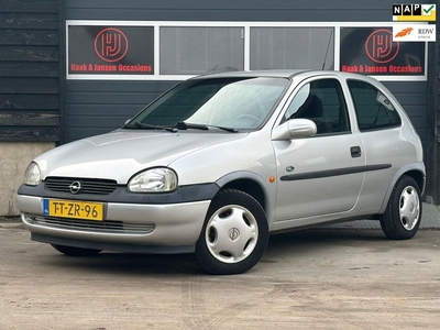 Opel Corsa 1.4i Strada - Automaat - Lage km NAP!