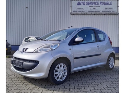 Peugeot 107 1.0-12V XR