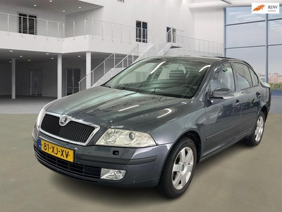 Skoda Octavia 2.0 FSI Business AIRCO NAVI PSENSOR CRUISE