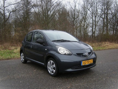 Toyota Aygo 1.0-12V . 5 Deurs .