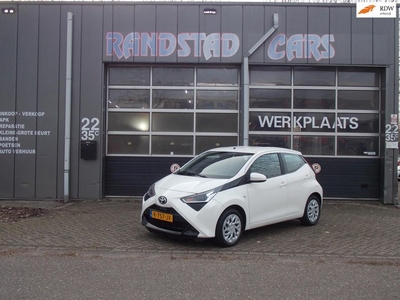 Toyota Aygo 1.0 VVT-i x-play Automaat Camera Airco Elek