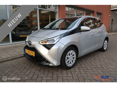 Toyota Aygo 1.0 VVT-i x-play Carplay Airco Automaat