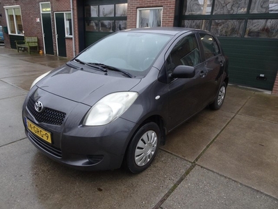 Toyota Yaris 1.0 VVTi +