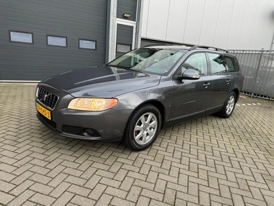 Volvo V70 2.0 Kinetic, Leder, Navi, NW APK, etc. (bj 2009)