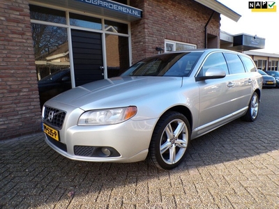 Volvo V70 2.0 T5 Momentum Automaat / Leder