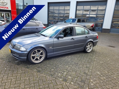 BMW 3-SERIE 318i Leder | Clima Control | Licht Metalen Velgen!! VOOR DE LIEFHEBBER!!!