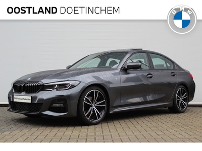 BMW 3-SERIE 320i High Executive M Sport Automaat / Schuif-kanteldak / Trekhaak / Sportstoelen / Laserlight / Parking Assistant / Live Cockpit Professional / Comfort Access