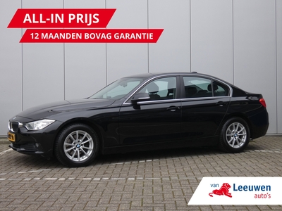 BMW 3-SERIE 320i | Navigatie | Sportstoelen | Parkeersensoren | Org. Nederlands