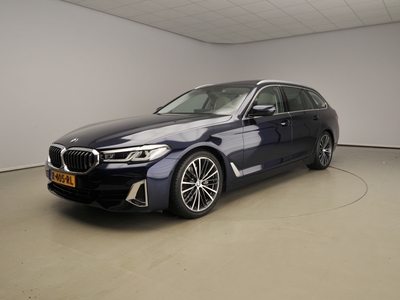 BMW 5-SERIE Touring 520i LED / Leder / Navigatie / Schuifdak / Comfortzetels / Chrome line / DAB / Hifi speakers / Alu 19 inch