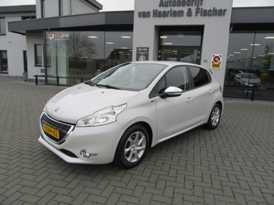 PEUGEOT 208 1.2 e-VTi Style Automaat, Navigatie, PDC, Nieuwe Distributie