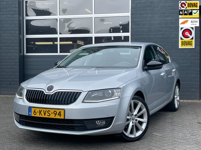 SKODA OCTAVIA 1.2 TSI Greentech Elegance Businessline Navi, Stoelverwarming